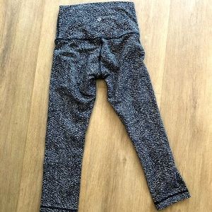 Lululemon cropped leggings, size 4